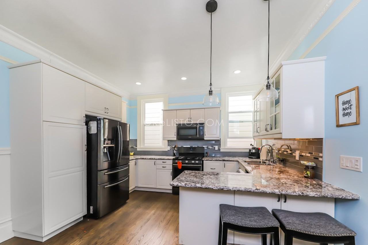 117 Scott St. - Photo 3 of 9