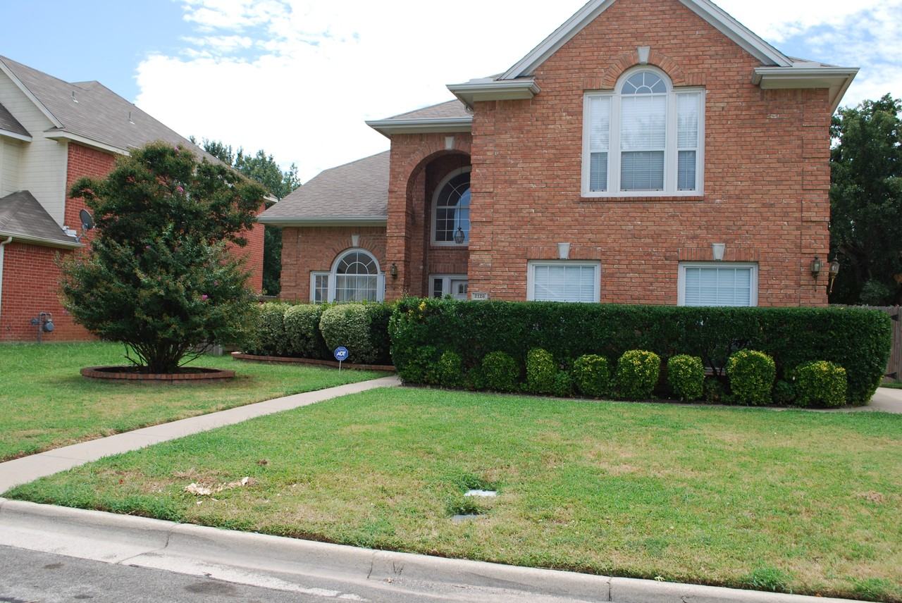 2126 Ballycastle Dr - Photo 2 of 25