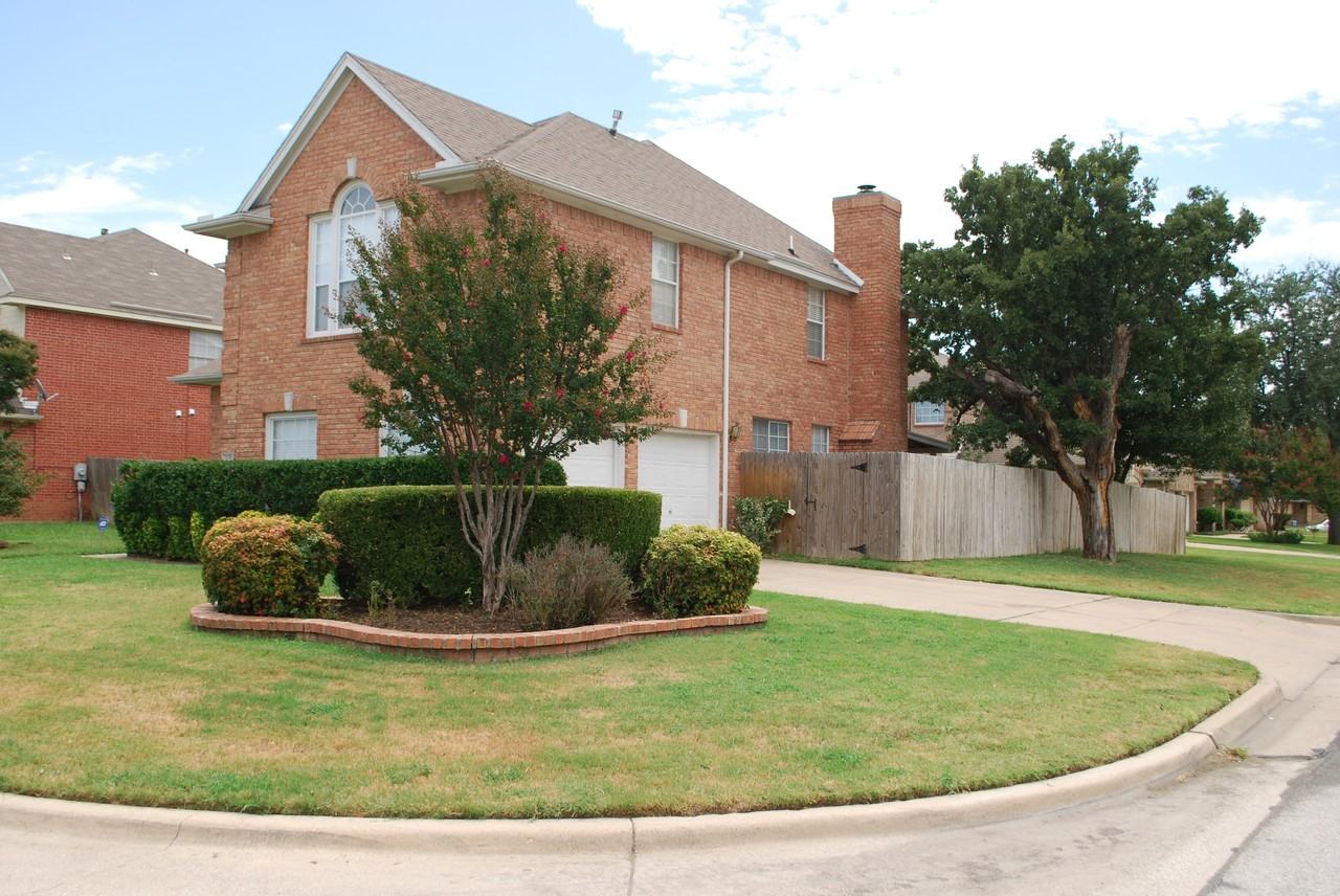 2126 Ballycastle Dr - Photo 3 of 25