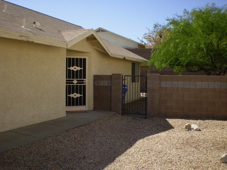 2571 W Drachman St - Photo 2 of 9