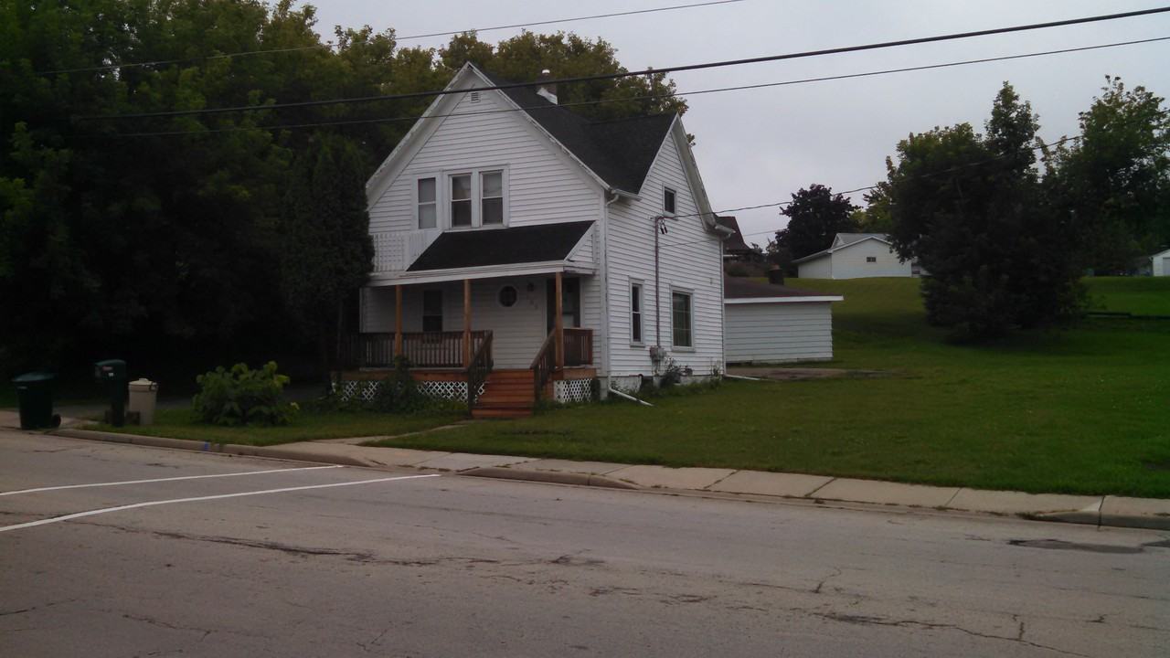105 Prospect St - Photo 2 of 25