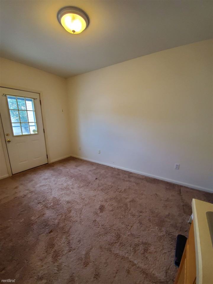 Scofield Ave - Photo 2 of 5