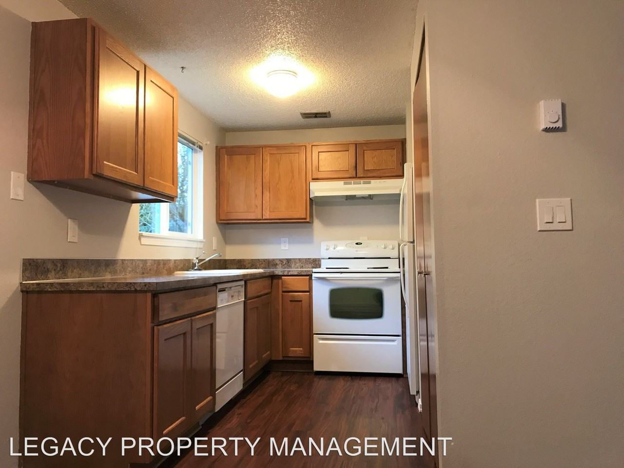 27 Ne 79th Ave - Photo 3 of 17