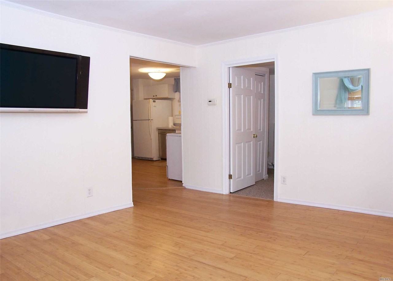 54 Helen Avenue - Photo 3 of 11