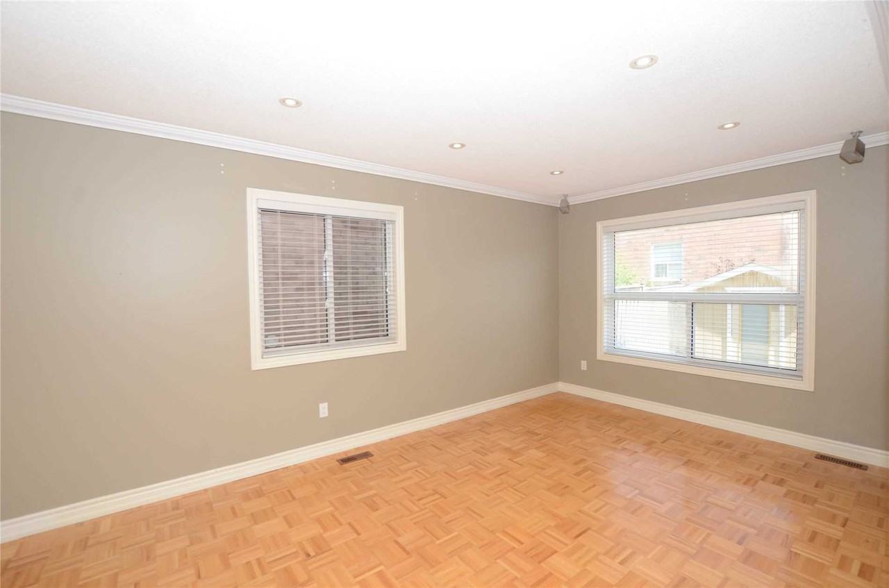 49 Bestview Crescent - Photo 3 of 7