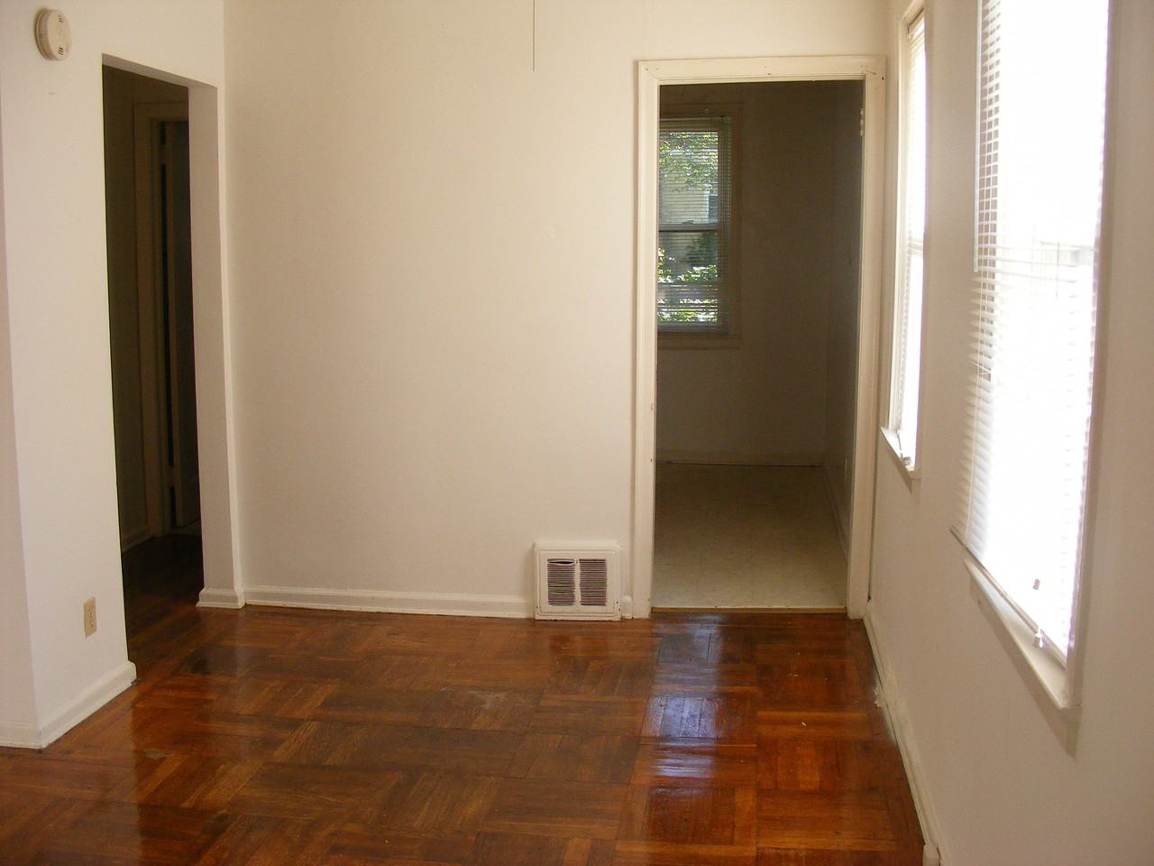 3105 W 2nd St - Photo 3 of 4