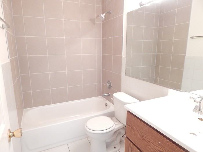 3318 Greenwich Lane - Photo 2 of 11