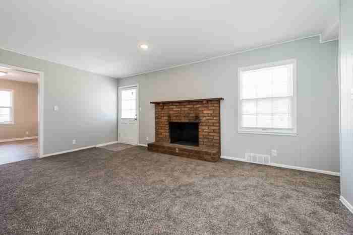 1206 Northeast 80th Terrace - Photo 2 of 8