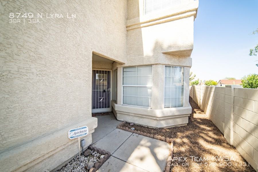 8749 N Lyra Ln - Photo 3 of 29