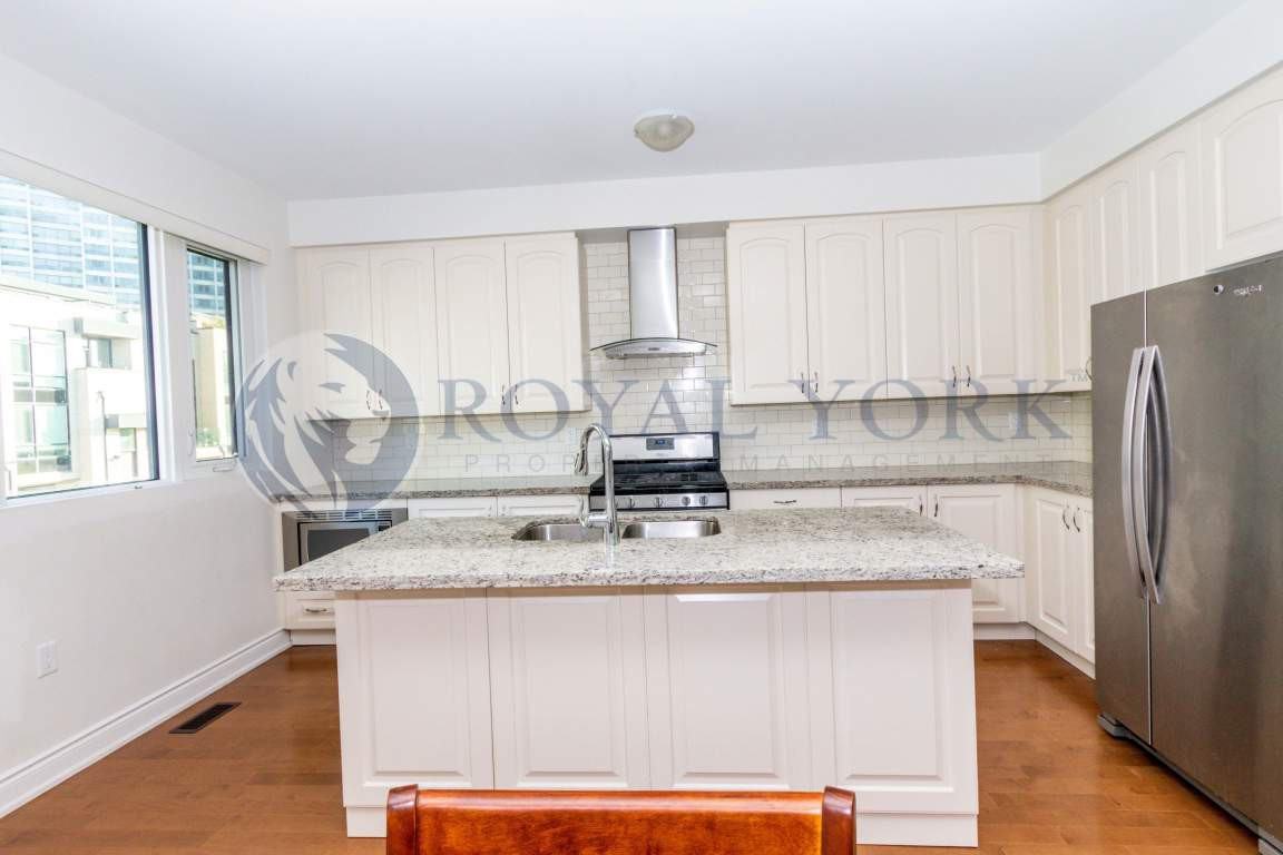 4 BED 4 BATH TOWNHOUSE FOR RENT ETOBICOKE KIPLING Apartments 19