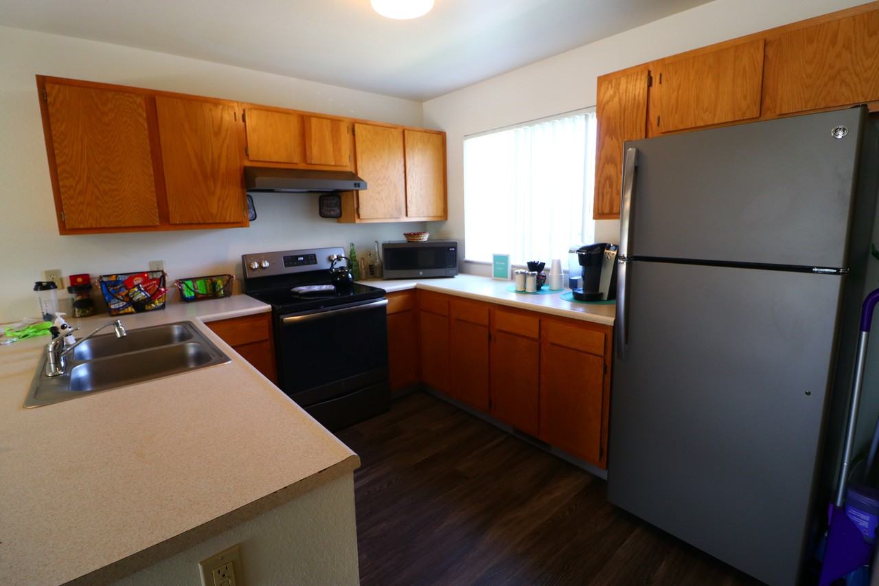 Hillcrest Oakwood - Off Campus Housing - Photo 2 of 7