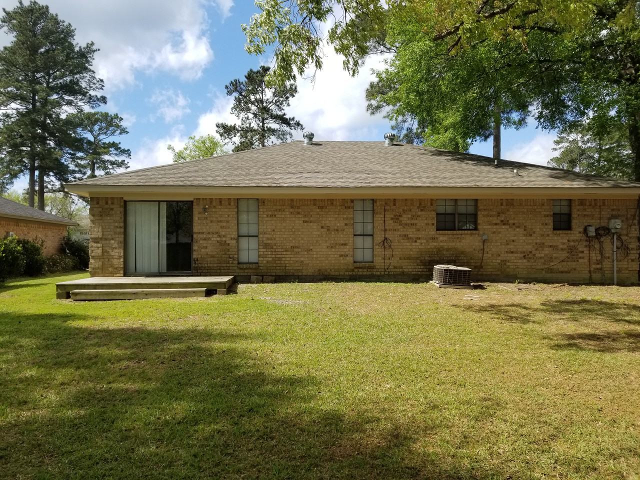 207 Spyglass Dr - Photo 2 of 11