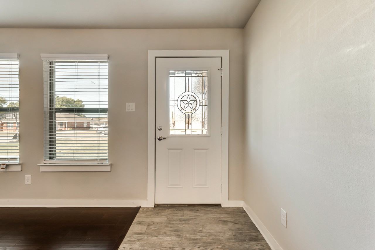 612 N 6th St - Photo 2 of 17