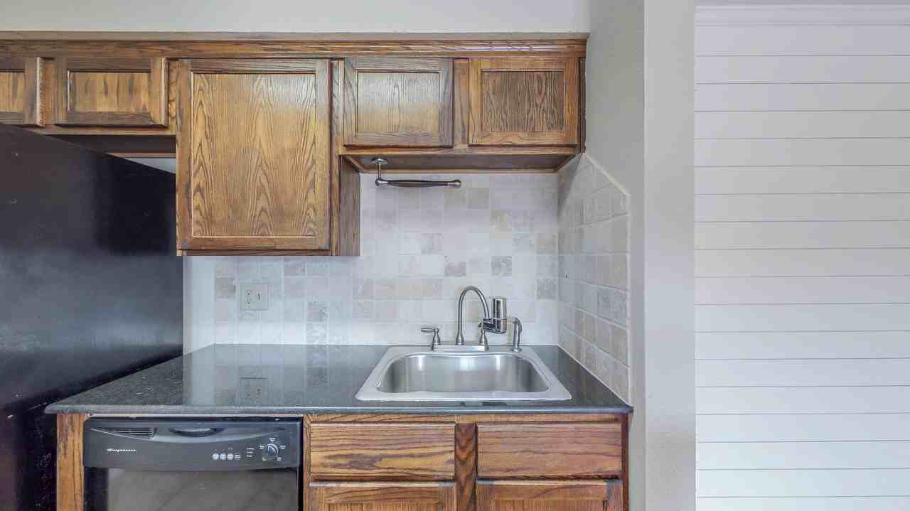 904 University Oaks Blvd #24 - Photo 4 of 24