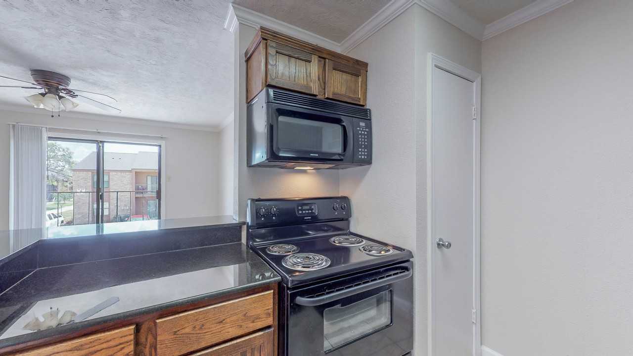 904 University Oaks Blvd #24 - Photo 5 of 24