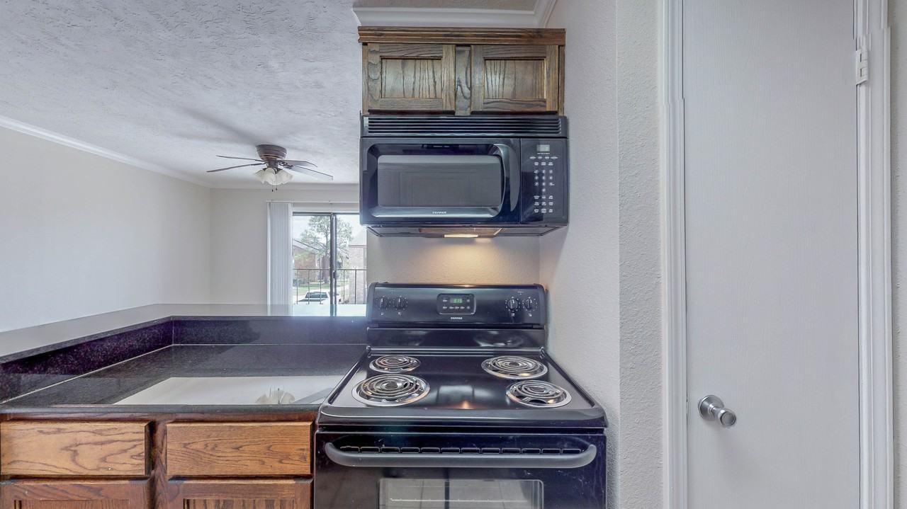 904 University Oaks Blvd #24 - Photo 7 of 24