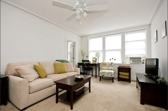 500 W Fullerton - Photo 2 of 6