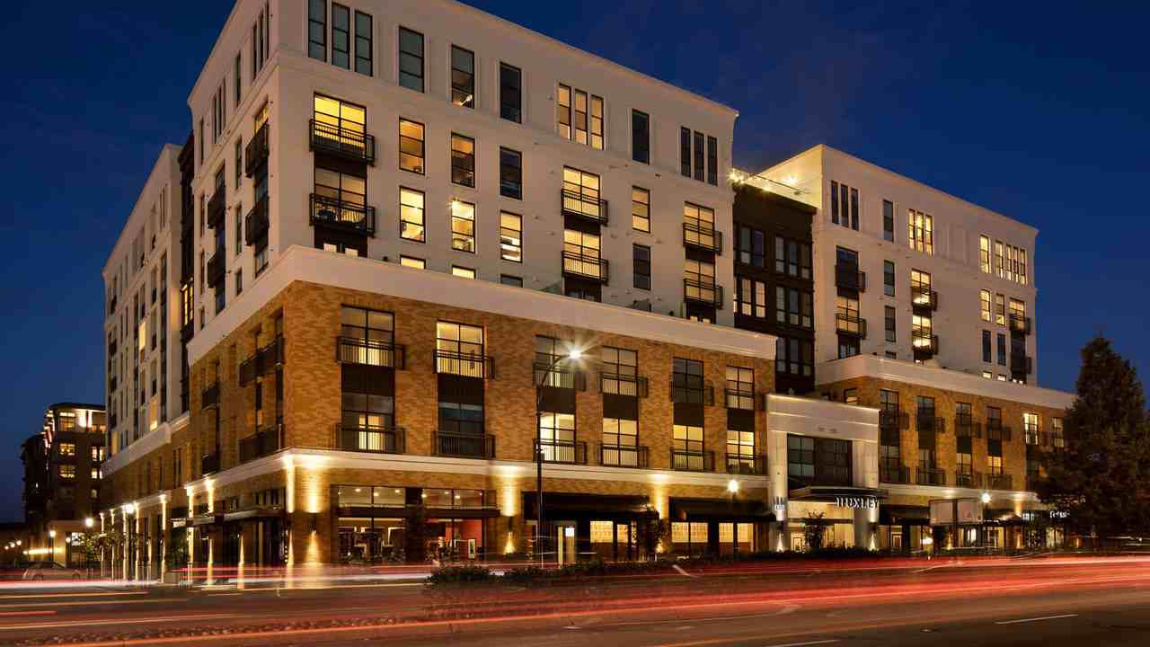 Huxley - Photo 3 of 33