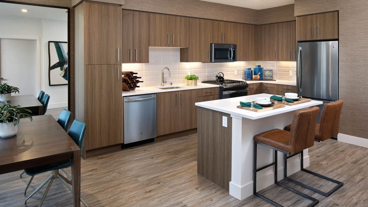 Huxley - Photo 7 of 33