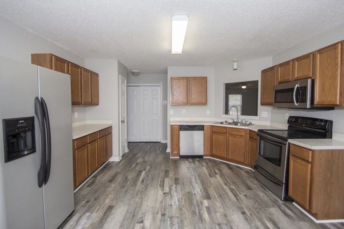 2162 Oak Street - Photo 3 of 9