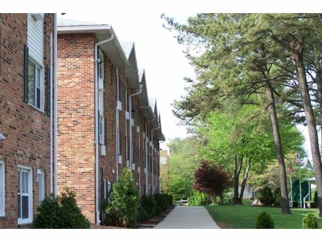 Galloway Court Apartments - Photo 3 of 8