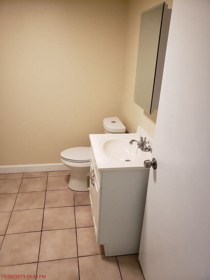 48 Masters Drive Apt B - Photo 3 of 10