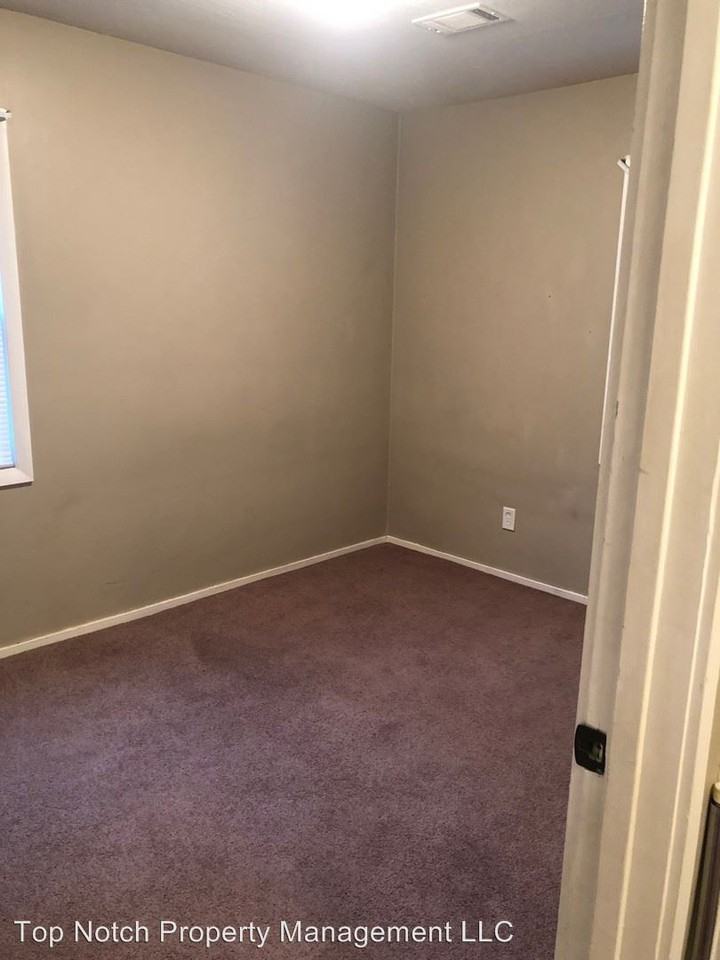 2611 W 70th St - Photo 3 of 9