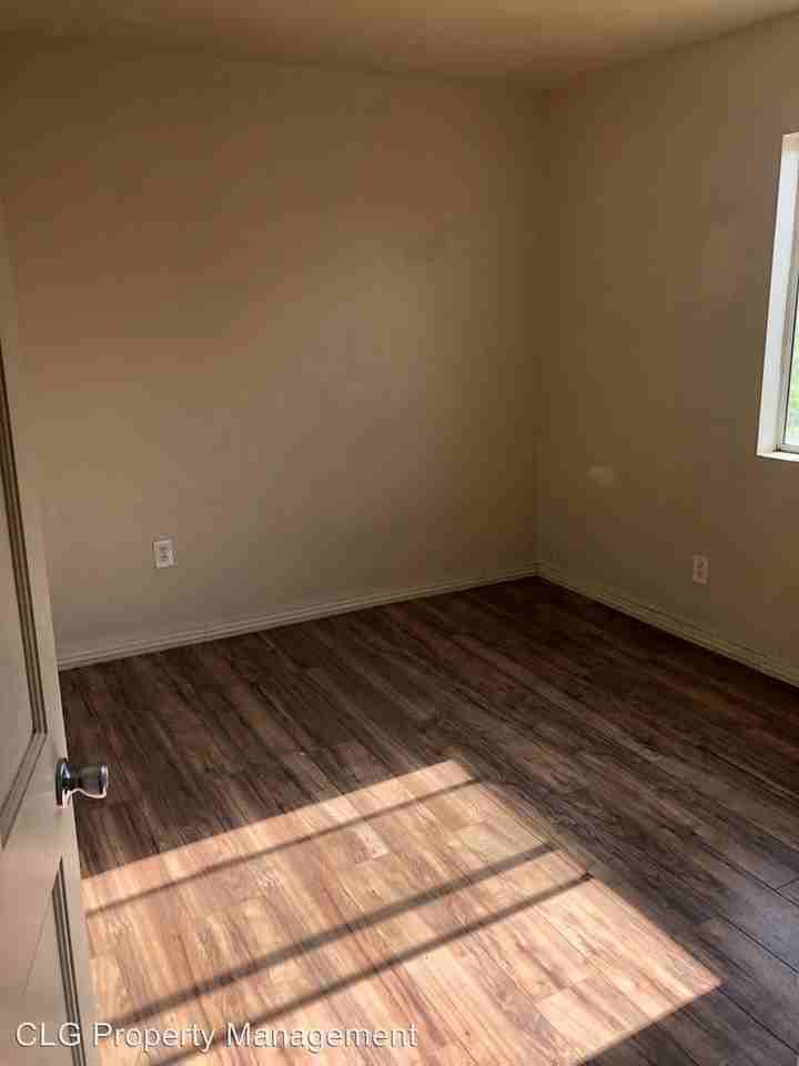 8847 Bennett Ave - Photo 2 of 8