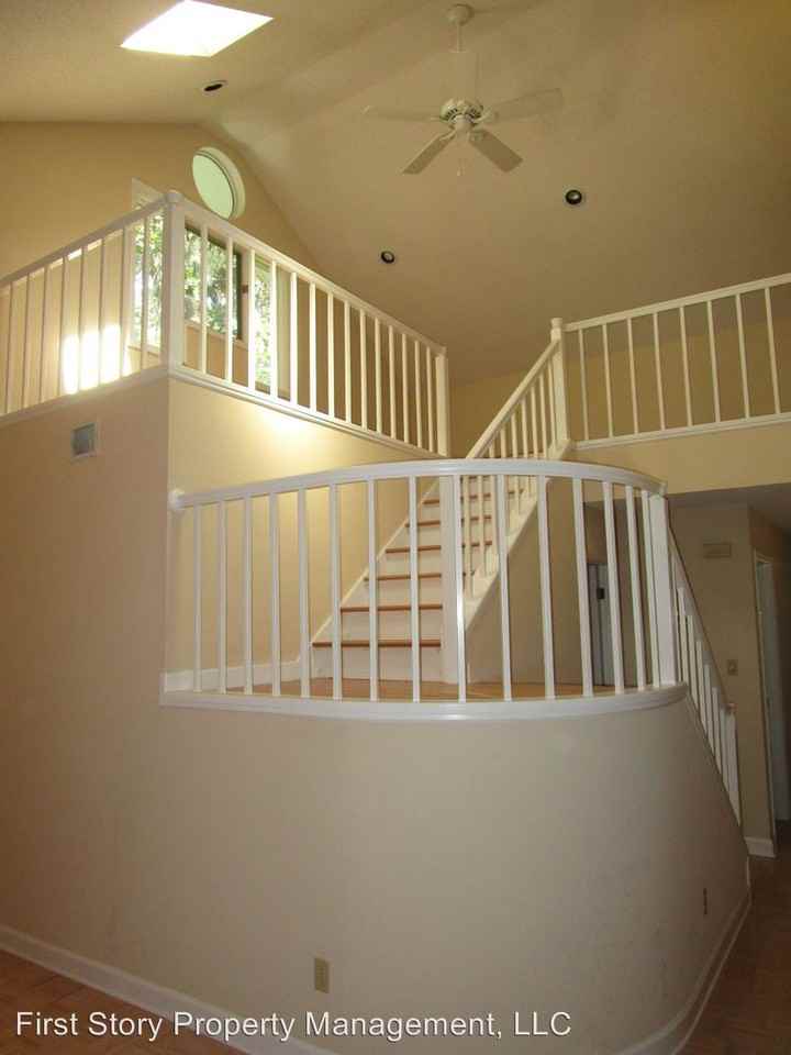 833 Circle Drive - Photo 2 of 31