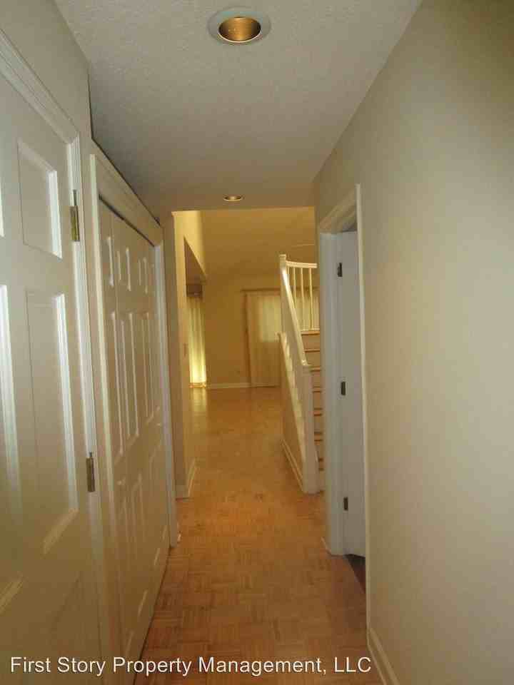 833 Circle Drive - Photo 3 of 31