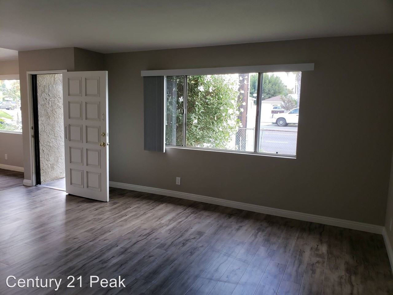 8216 Gardendale St - Photo 3 of 31