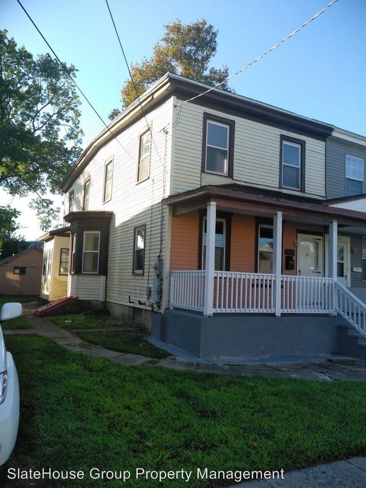 1020 W 3rd St - Photo 2 of 14