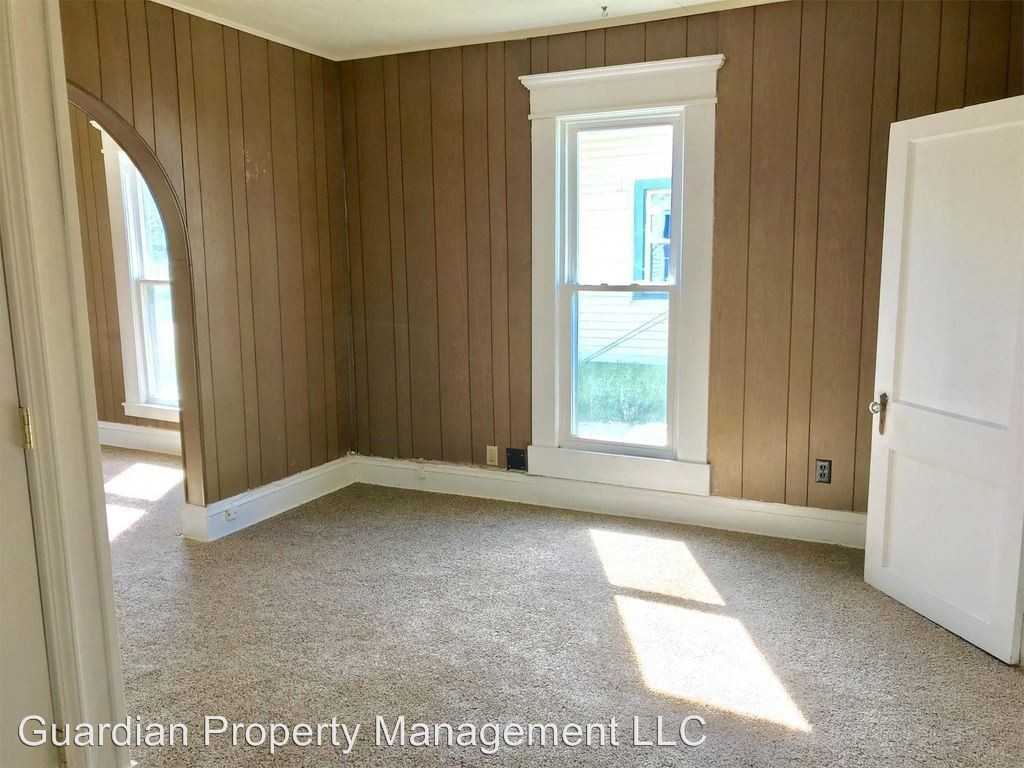 414 E Monroe Avenue - Photo 3 of 11