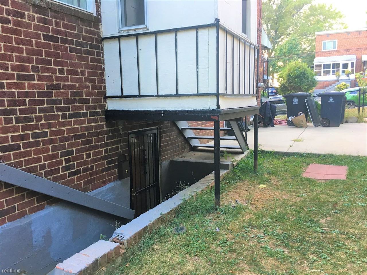 5221 59th Ave - Photo 2 of 11