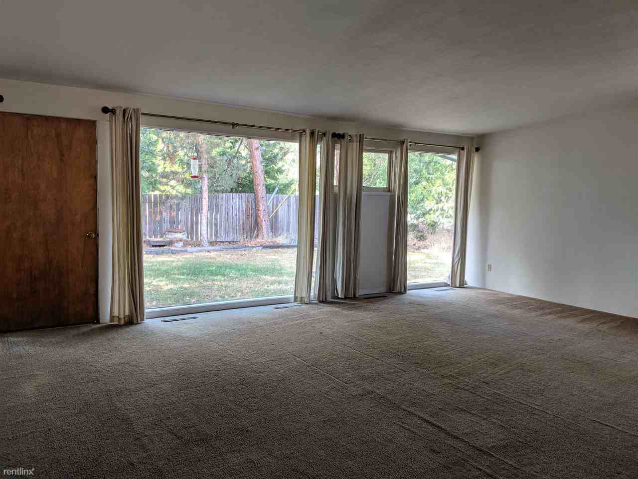 401 Summit Court - Photo 3 of 3