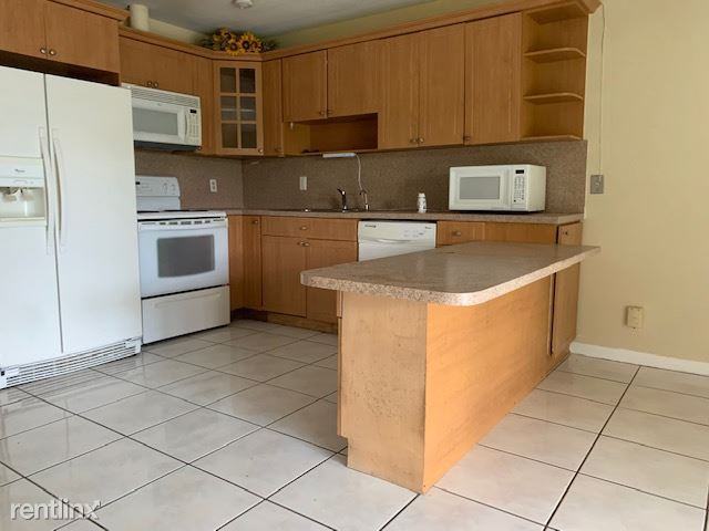 10630 NW 45th St - Photo 2 of 5