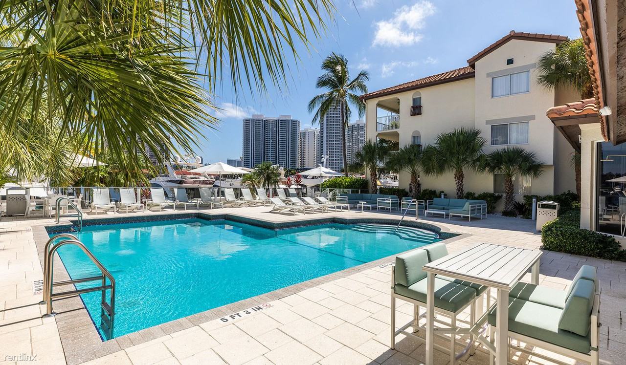 20505 E Country Club Dr - Photo 2 of 26