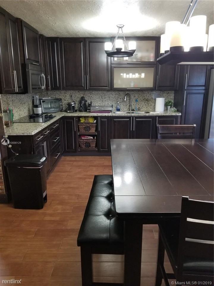 7200 Fairway Dr - Photo 2 of 7