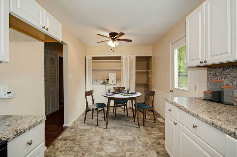 5015 Oak St - Photo 3 of 11