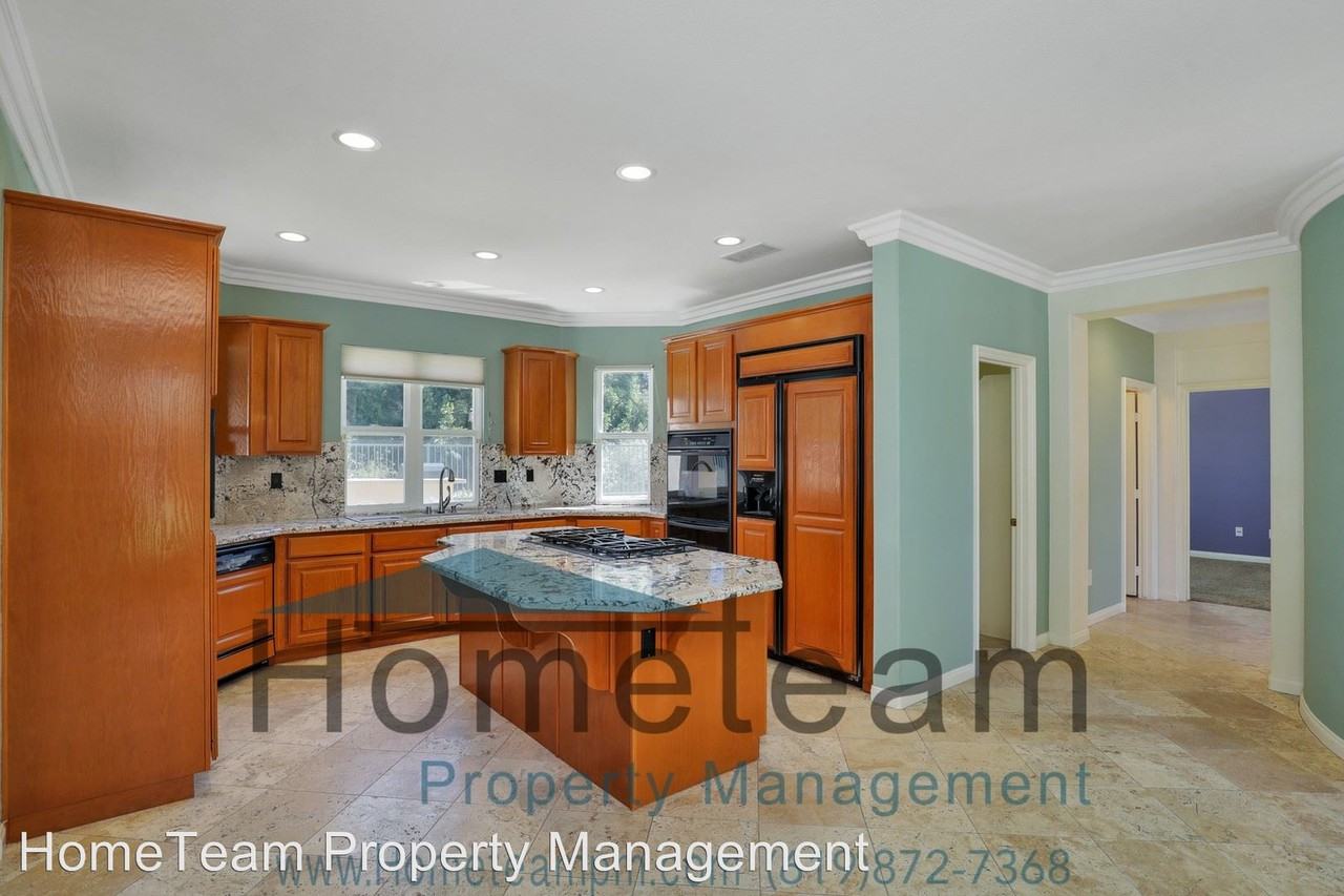 1083 Augusta Pl - Photo 3 of 29