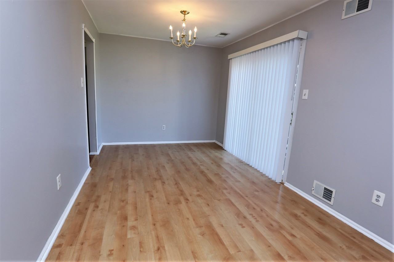 15 Lancaster Court - Photo 3 of 9