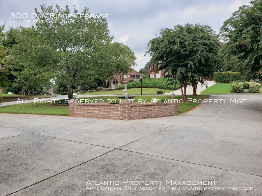 300 Oak Ridge Terrace - Photo 3 of 28
