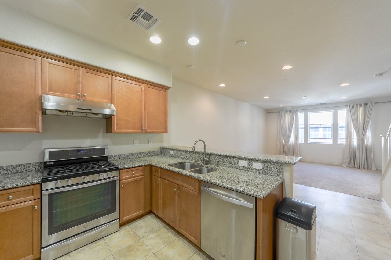 2086 Vincenzo Walkway - Photo 3 of 12