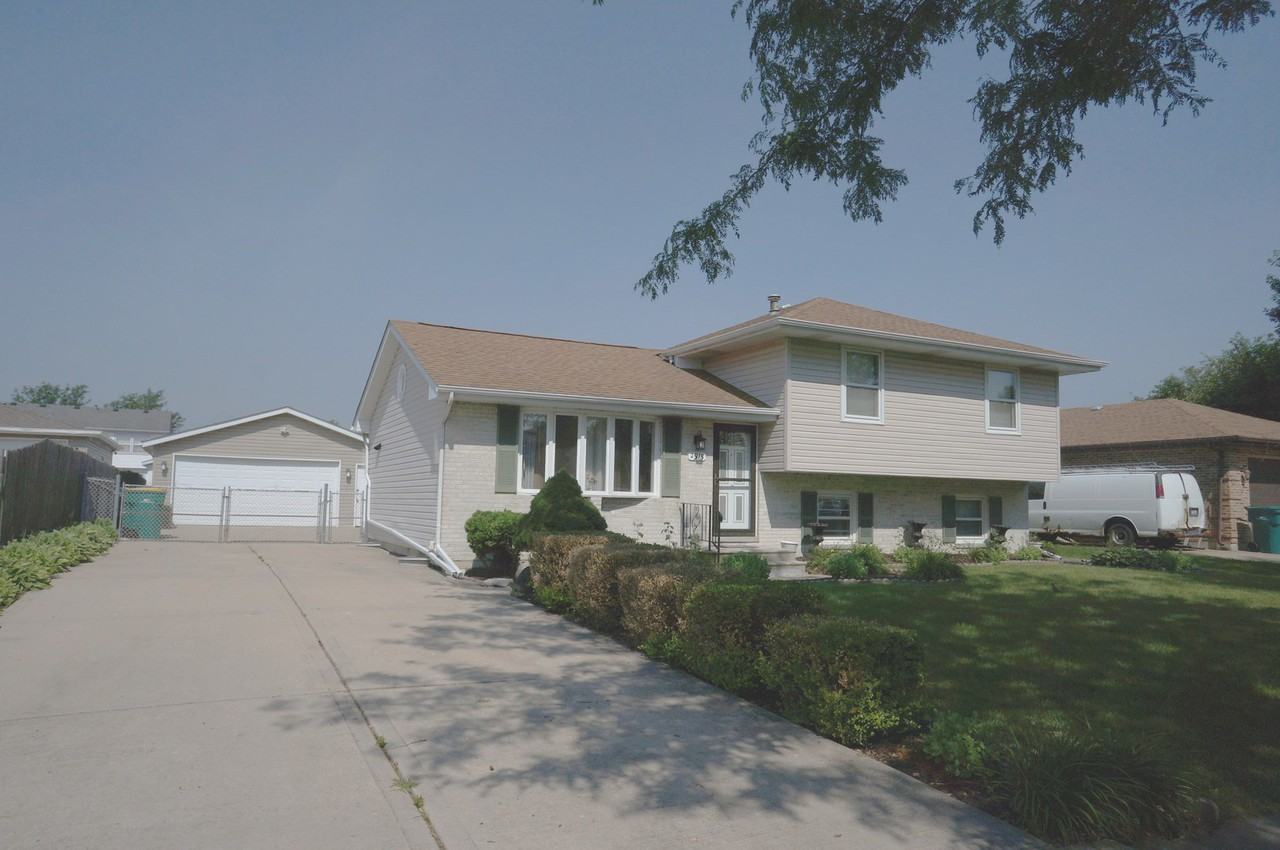 2915 Art Schultz Dr - Photo 2 of 23