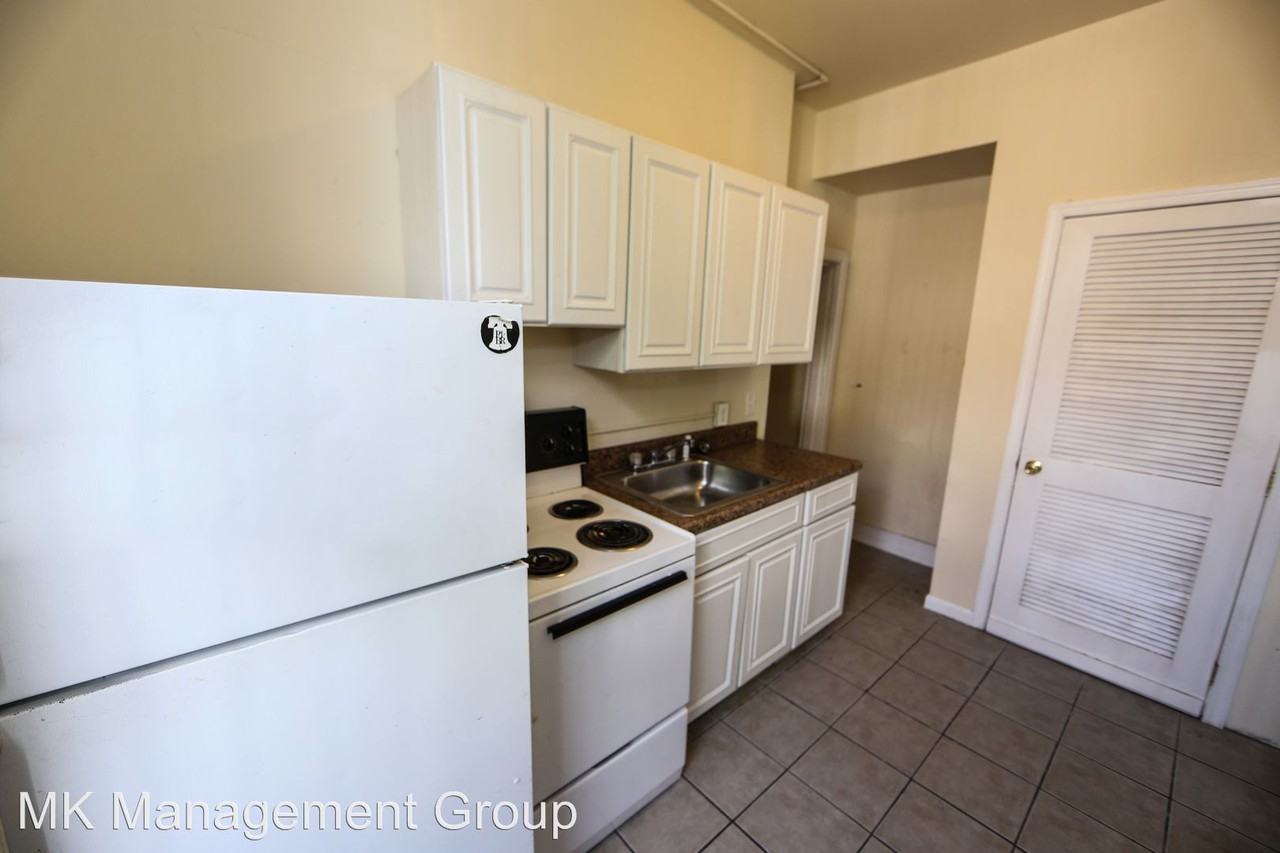 1713 Oxford St - Photo 3 of 18