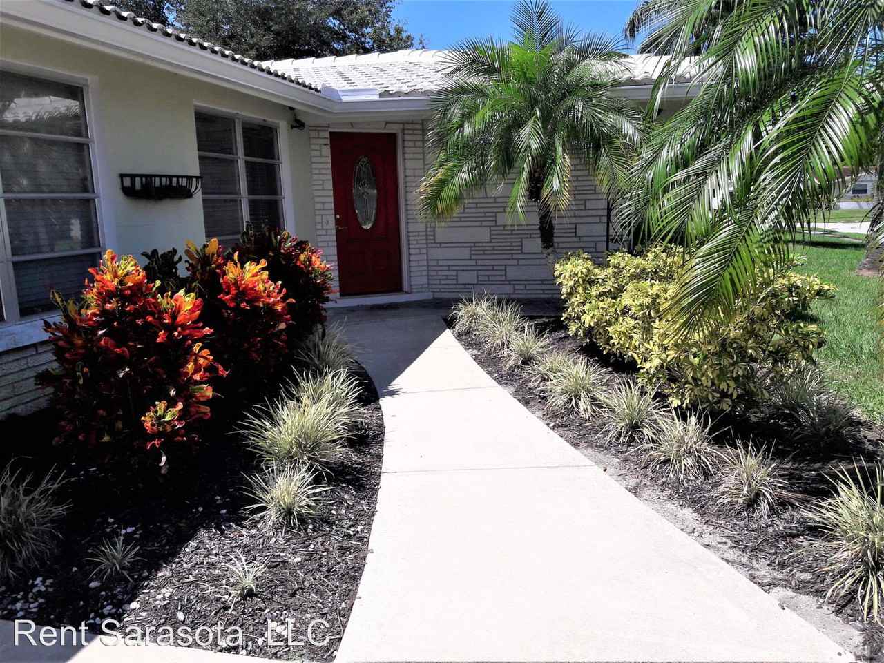 2410 Bridgewater Lane - Photo 2 of 23