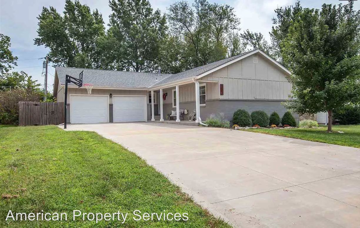 1336 Overlook Dr. - Photo 2 of 18