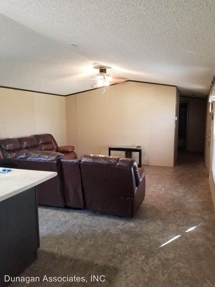 215 S East 1st St - Photo 3 of 11