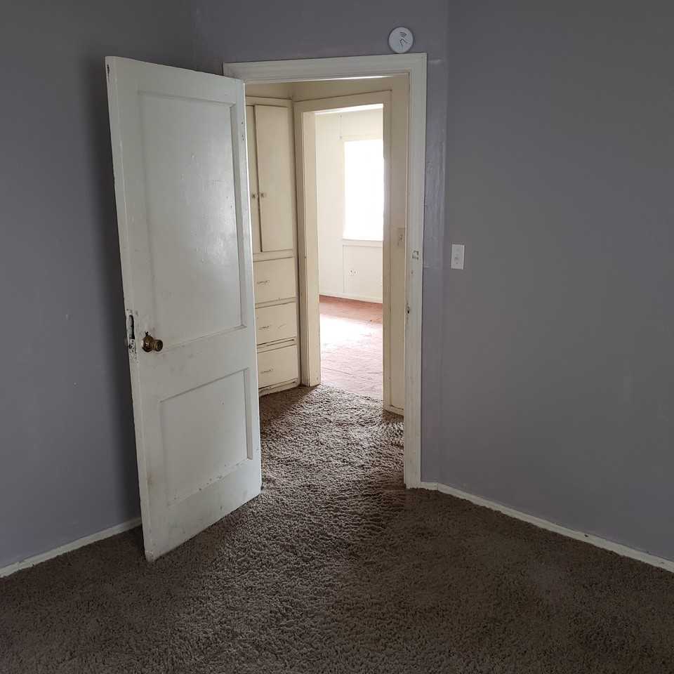 1609 Avondale St - Photo 3 of 27