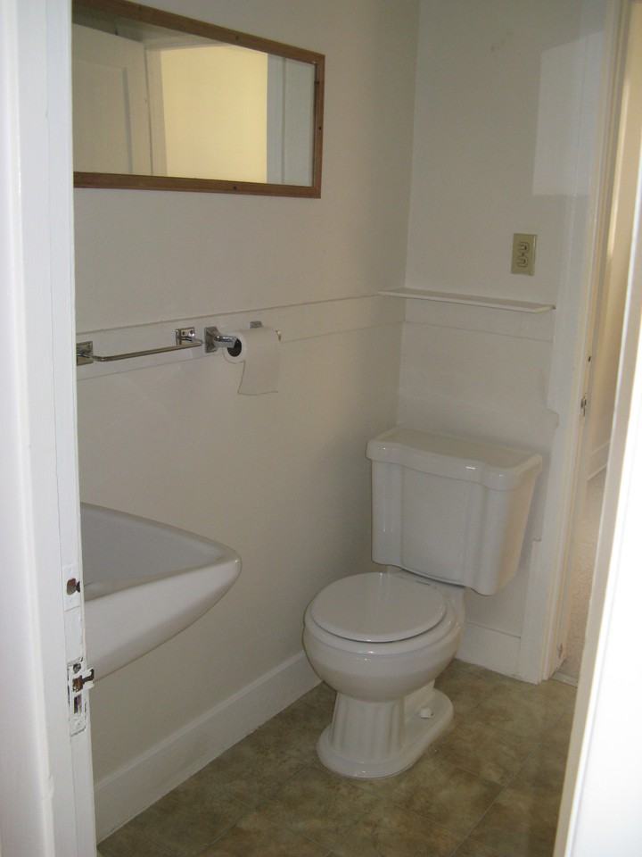 1656 Detroit St - Photo 3 of 4